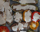 Foto del paso 5 de la receta: Calabacín, berenjena y pimientos tricolor rellenos gratinados