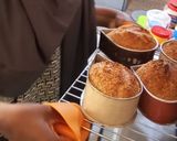 A picture of step 5 of Sponge Cake with Granola Biscuit Crumbs.