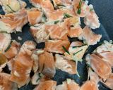 Hình bước làm 5 của món Cá hồi lúc lắc sốt gừng - lá chanh [Eat clean - Lose weight]