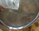 Foto del paso 3 de la receta: Bizcocho húmedo con confitura de nísperos y manzana 🍎
