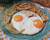 Foto del paso 4 de la receta: Huevos a la plancha con cebolla y patatas 🍳🥚🥔