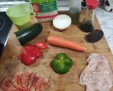 Foto del paso 1 de la receta Fideos de arroz con verduras pollo y gambas 🫑🥑🍗🦐