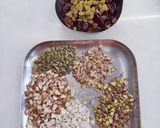 खजूर ड्राई फ्रूट बर्फी रेसिपी चरण 1 फोटो