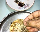 मिनी मॅगी नूडल्स पिझ्झा विथ एग (mini maggi noodles pizza with egg recipe in marathi) रेसिपी स्टेप 7 फोटो