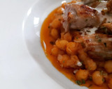 Foto del paso 5 de la receta: Garbanzos con secreto ibérico y salsa de gorgonzola picante