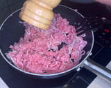 Foto del paso 3 de la receta: Tortilla trend con cerdo teriyaki, cebolla caramelizada, pepinillo encurtido y yema curada soja y PX