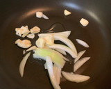 炒泡麵😋😋的食譜步驟2照片