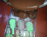 Foto del paso 10 de la receta: Bombones de chocolate rellenos con ganache de mazapán