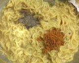A picture of step 4 of Noodles Omelette.