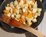 Foto del paso 4 de la receta: Pollo adobado con papas y zanahoria