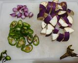 Foto langkah ke 1 dari resep Tumis Terong Cabe Gendot.