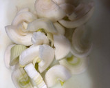 Foto del paso 1 de la receta: Crema de calabacín y puerro con crujiente de jamón