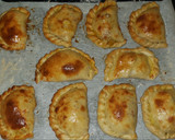 Foto del paso 4 de la receta: Empanadas de cebolla, tomate y queso