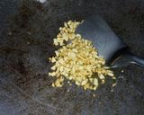 Foto langkah ke 3 dari resep 138. Pekcamkee, Ayam Rebus Siram Minyak Bawang.