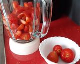 Foto del paso 1 de la receta Pastel de fresas sin horno, sin harina y sin azúcar