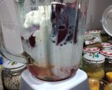 Foto del paso 1 de la receta: Milk Shake de frambuesas y arándanos con kéfir
