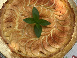 Tarta de hojaldre con crema pastelera y manzanas