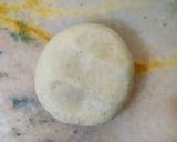A picture of step 3 of Aloo Paratha.