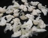 A picture of step 1 of Restaurant style Gobhi Masala.