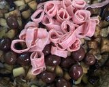 Foto del paso 2 de la receta: BERENJENAS, ACEITUNAS Y JAMÓN PARA ACOMPAÑAR PASTAS 🍆🍜🥓🍝🫒🍜