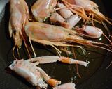 Foto del paso 2 de la receta: Espaguetis negros con marisco
