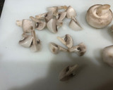 Foto del paso 2 de la receta: Salmón en salsa de cava con alcachofa y champiñones