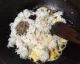 Foto langkah ke 2 dari resep Nasi Goreng Teri Daun Ketumbar.