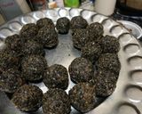 A picture of step 4 of Black sesame ladoo.