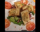 Une image de l'étape 3 de Salade de chèvre chaud au miel et romarin.