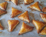 Foto del paso 4 de la receta: Triángulos de hojaldre con manzana