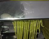 Foto langkah ke 4 dari resep Mie Bayam.