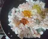 A picture of step 3 of Chilli garlic chease mayo chicken bread.