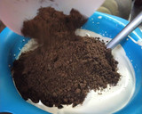 A picture of step 4 of Oreo Mousse Shots.