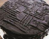 A picture of step 4 of Oreo chocolate cake.