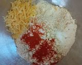 Foto del paso 1 de la receta: Pan 🍞 especiado con zanahoria, verdeo y ají