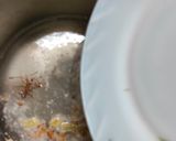 A picture of step 6 of Kashmiri kahwa.