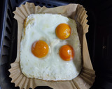 Foto del paso 4 de la receta: Huevos fritos con jamón (airfryer)