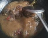 Foto langkah ke 4 dari resep Tumis iga sapi pedas manis.