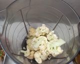 Foto langkah ke 2 dari resep Cauliflower Fried Rice.
