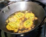 A picture of step 4 of Tomato pakori.
