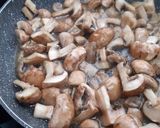 Foto del paso 4 de la receta: Pechuga de pollo con champiñones Portobello, con salsa de Cabrales