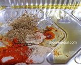 Foto langkah ke 3 dari resep Garlic Parmesan Potato Wedges (dengan tips agar bisa crunchy).