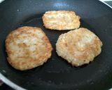 A picture of step 8 of Hash browns fritters.