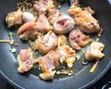 Hình bước làm 2 của món Gà kho gừng