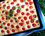 Foto del passaggio 10 della ricetta Focaccia con pomodorini e origano dell'orto
