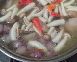 Foto langkah ke 3 dari resep Tom Kha Gai (Thai Chicken Coconut Soup).
