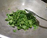 A picture of step 2 of Methi Matar Malai.