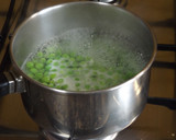 Foto del paso 1 de la receta: Sartencita de guisantes con huevo al pimentón