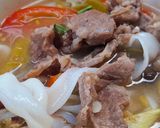 Hình bước làm 2 của món Mì bò nấm nấu chua
