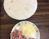 รูปขั้นตอนการทำที่ 1 ของ Ham cheese Tortilla wrap / ทอร์เทียไส้ทะลัก สไตล์ฝรั่ง easy breakfast